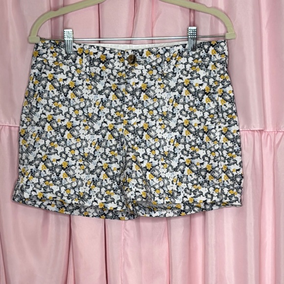 Old Navy Pants - Old Navy Floral Everyday Shorts Mid-Rise Size 4